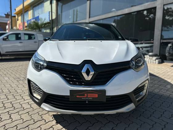 RENAULT CAPTUR 1.6 16V SCE FLEX BOSE X-TRONIC RENAULT CAPTUR 1.6 16V SCE FLEX BOSE X-TRONIC
